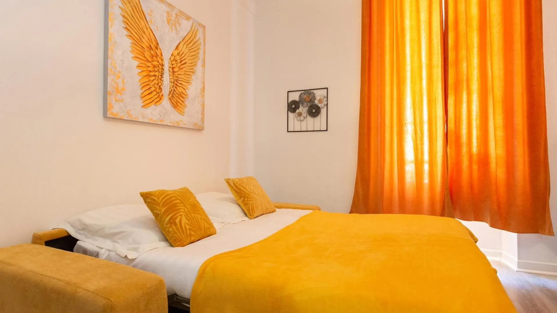 Elegant 2 Rooms In The Heart Of Cannes France