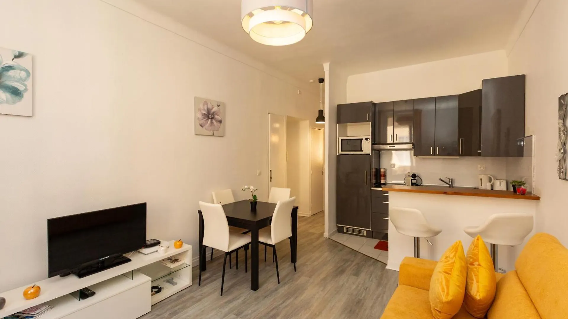 Elegant 2 Rooms In The Heart Of Cannes Apartment
