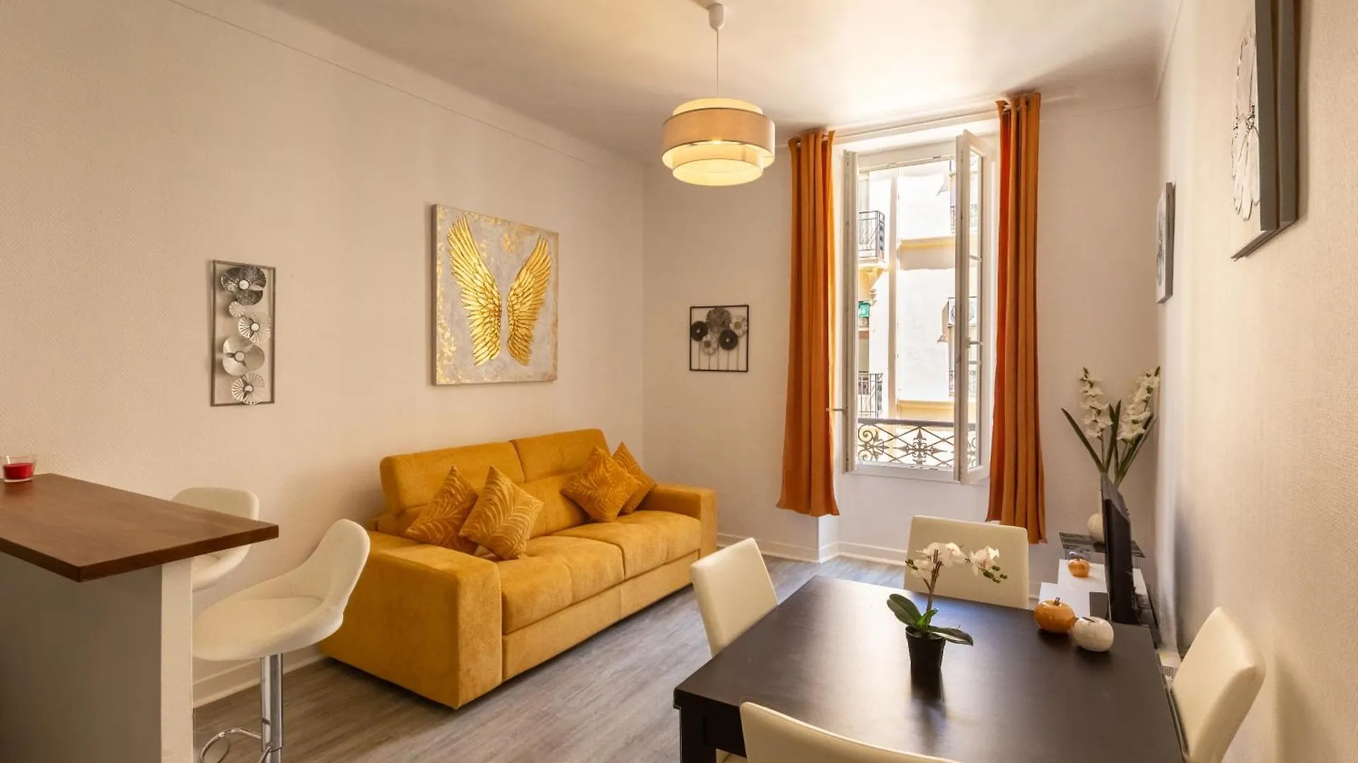 Elegant 2 Rooms In The Heart Of Cannes